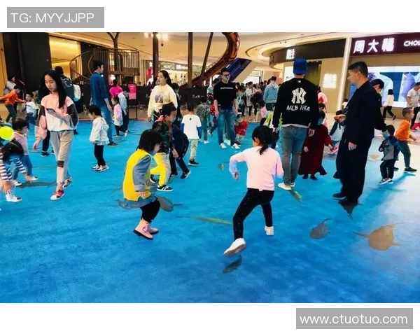 足球巨星挑战舞蹈极限，炫酷舞步引爆全场热潮，令人惊叹的跨界表演瞬间