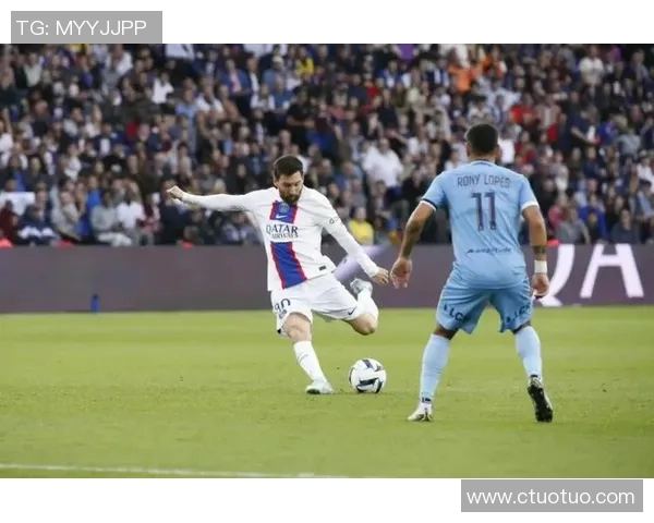 足球星比大腿引发热议 谁才是真正绿茵场最强黄金腿争锋