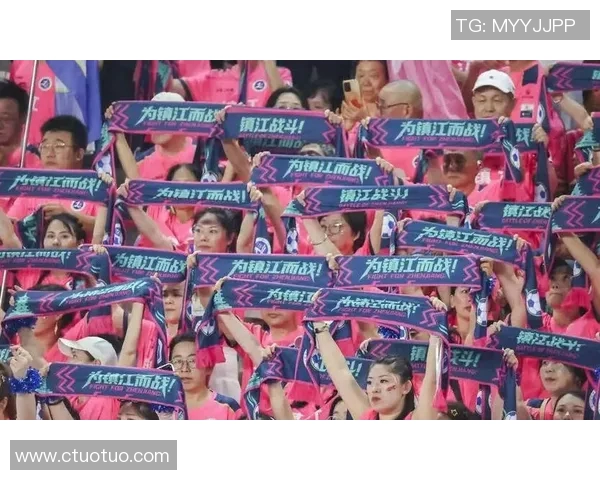 足球球星激情喊话点燃赛场激情引发球迷热烈共鸣 足球球星激情喊话点燃赛场激情引发球迷热烈共鸣