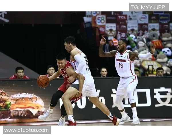 篮球足球双星齐聚帅气风采 揭秘球场外的魅力人生 篮球足球双星齐聚帅气风采 揭秘球场外的魅力人生